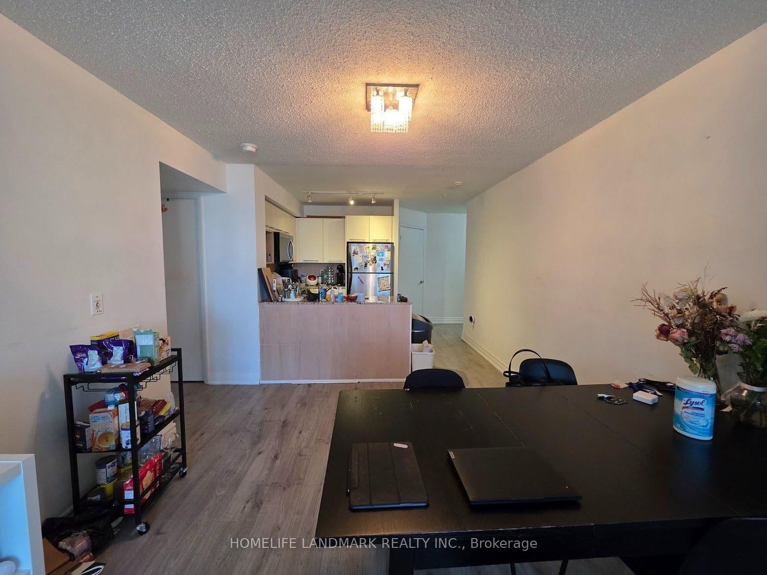 21 Carlton Street, Unit 1810 thumbnail 3
