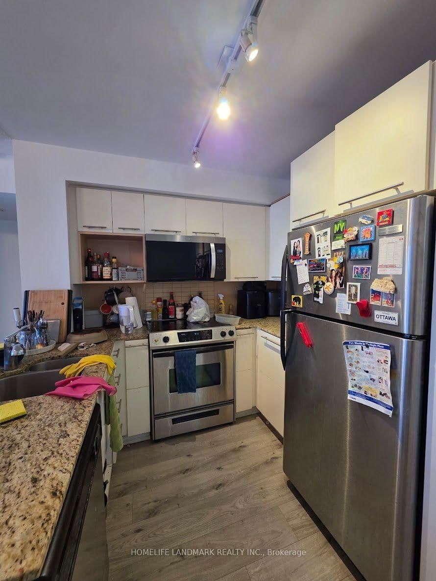 21 Carlton Street, Unit 1810 thumbnail 5