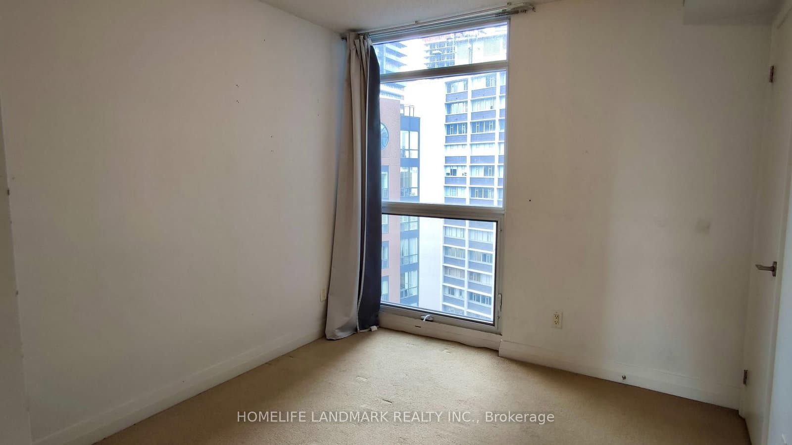 21 Carlton Street, Unit 1810 thumbnail 8