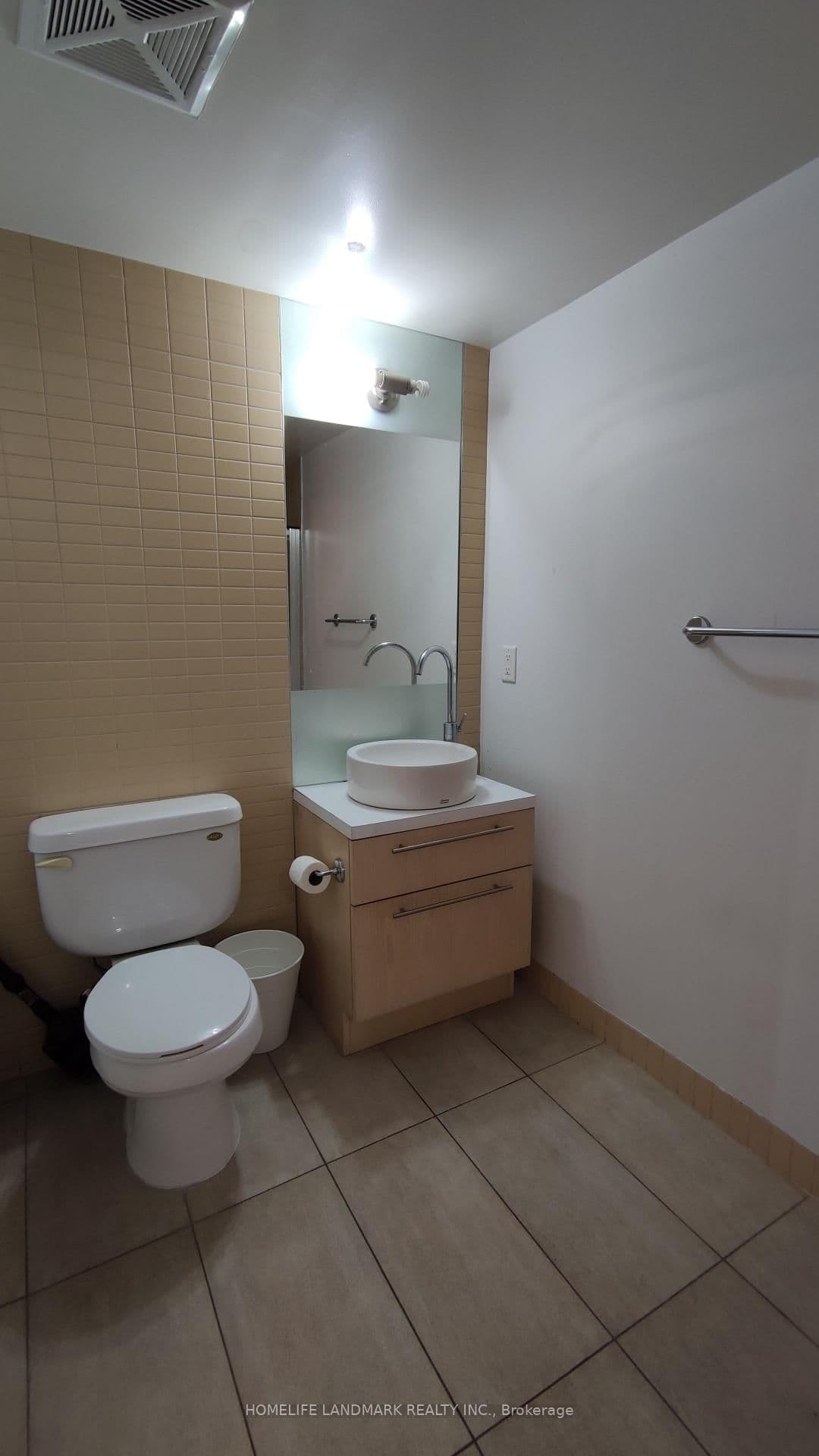 21 Carlton Street, Unit 1810 thumbnail 9