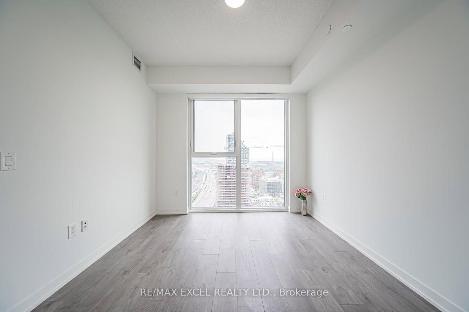 20 Richardson Street, Unit 3311 thumbnail 32