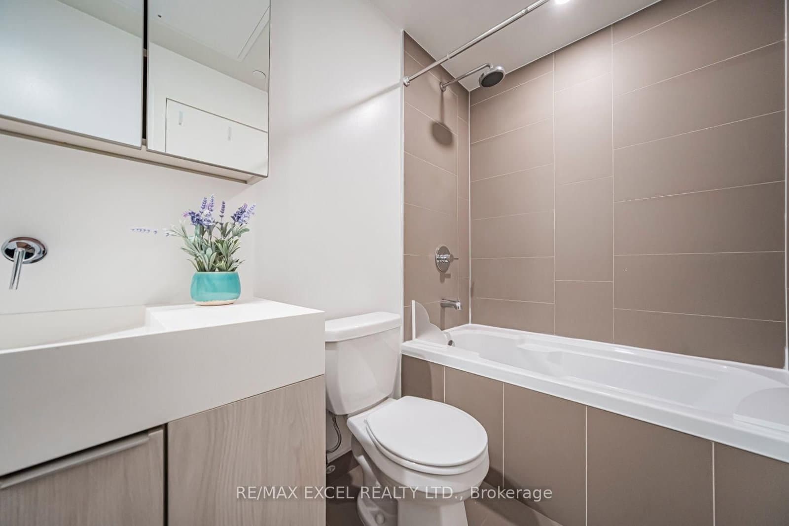 20 Richardson Street, Unit 3311 thumbnail 34