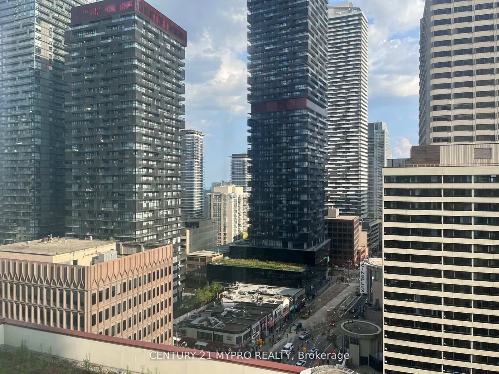 33 Helendale Avenue, Unit 1306 thumbnail 11