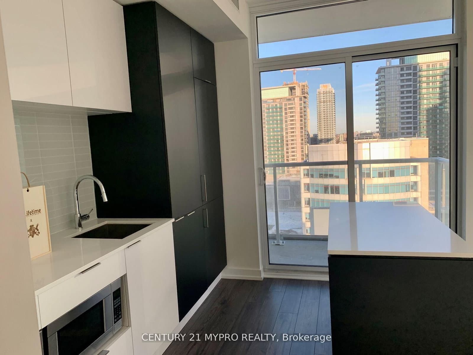 33 Helendale Avenue, Unit 1306 thumbnail 8