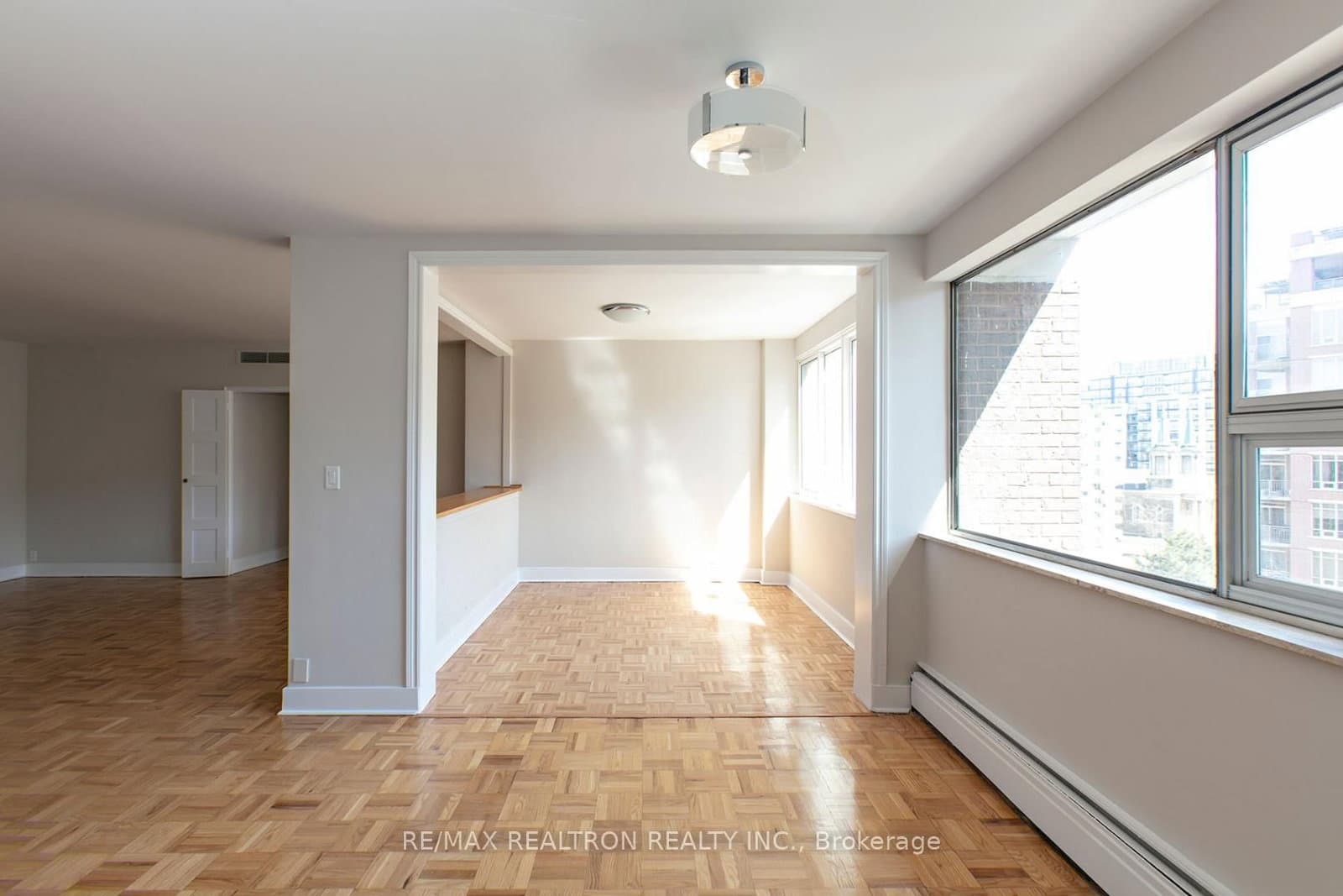 9 Deer Park Crescent, Unit 1501 thumbnail 2