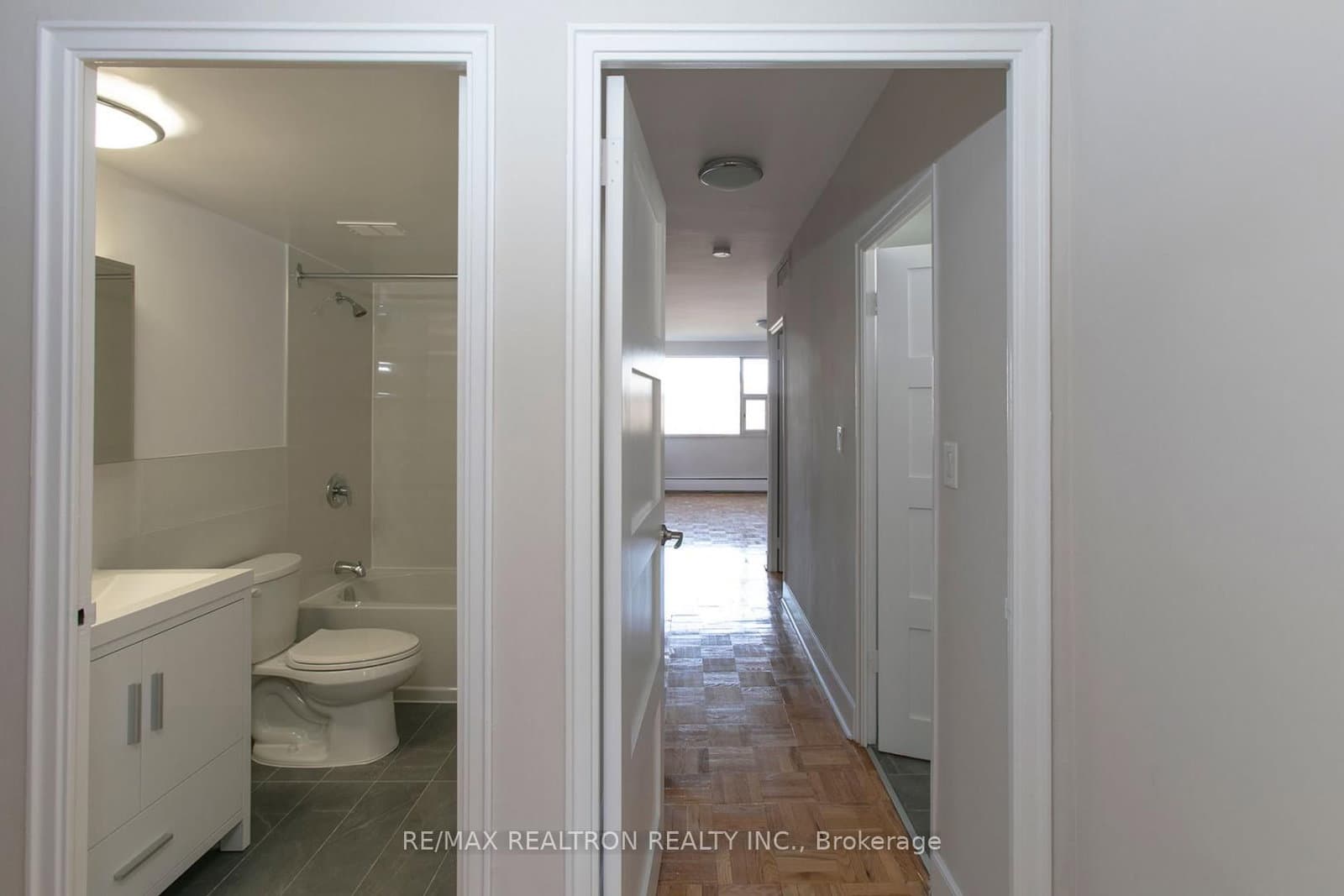 9 Deer Park Crescent, Unit 1501 thumbnail 4