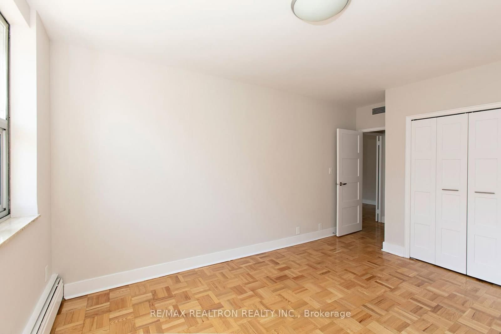 9 Deer Park Crescent, Unit 1501 thumbnail 5