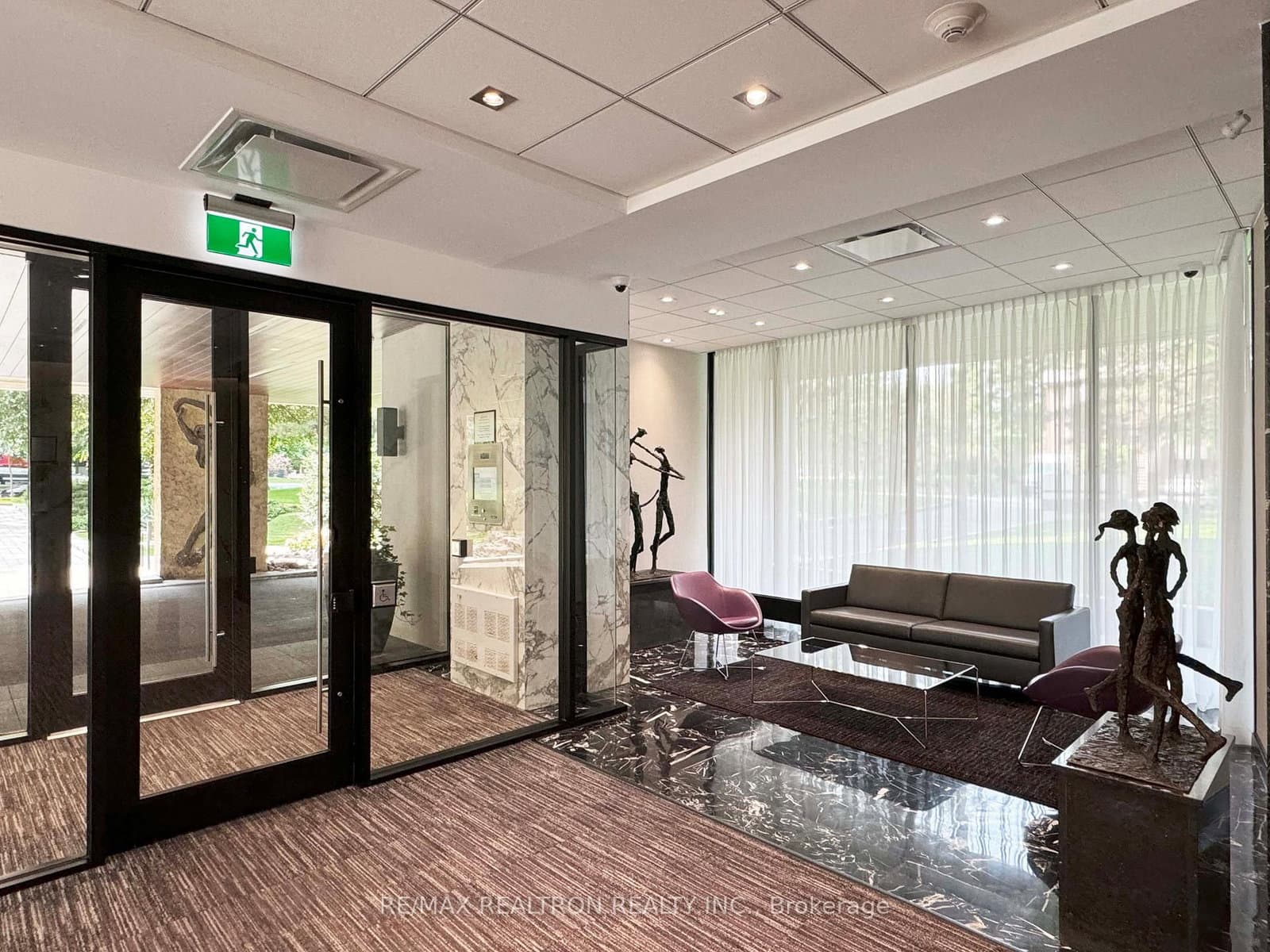 9 Deer Park Crescent, Unit 1501 thumbnail 6