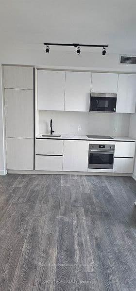108 Peter Street, Unit 1702 thumbnail 3