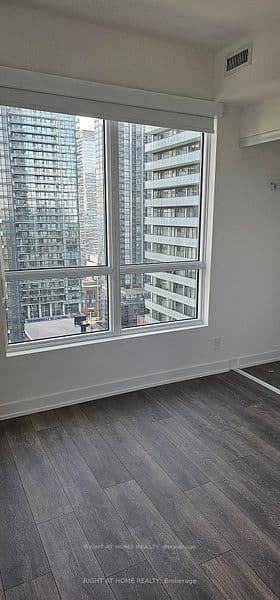 108 Peter Street, Unit 1702 thumbnail 5