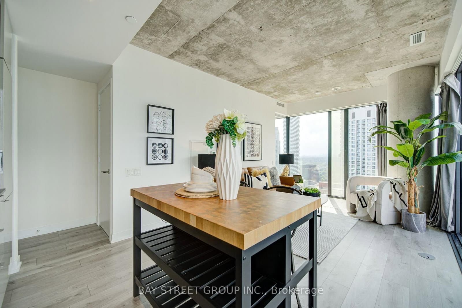 161 Roehampton Avenue, Unit 3303 thumbnail 13