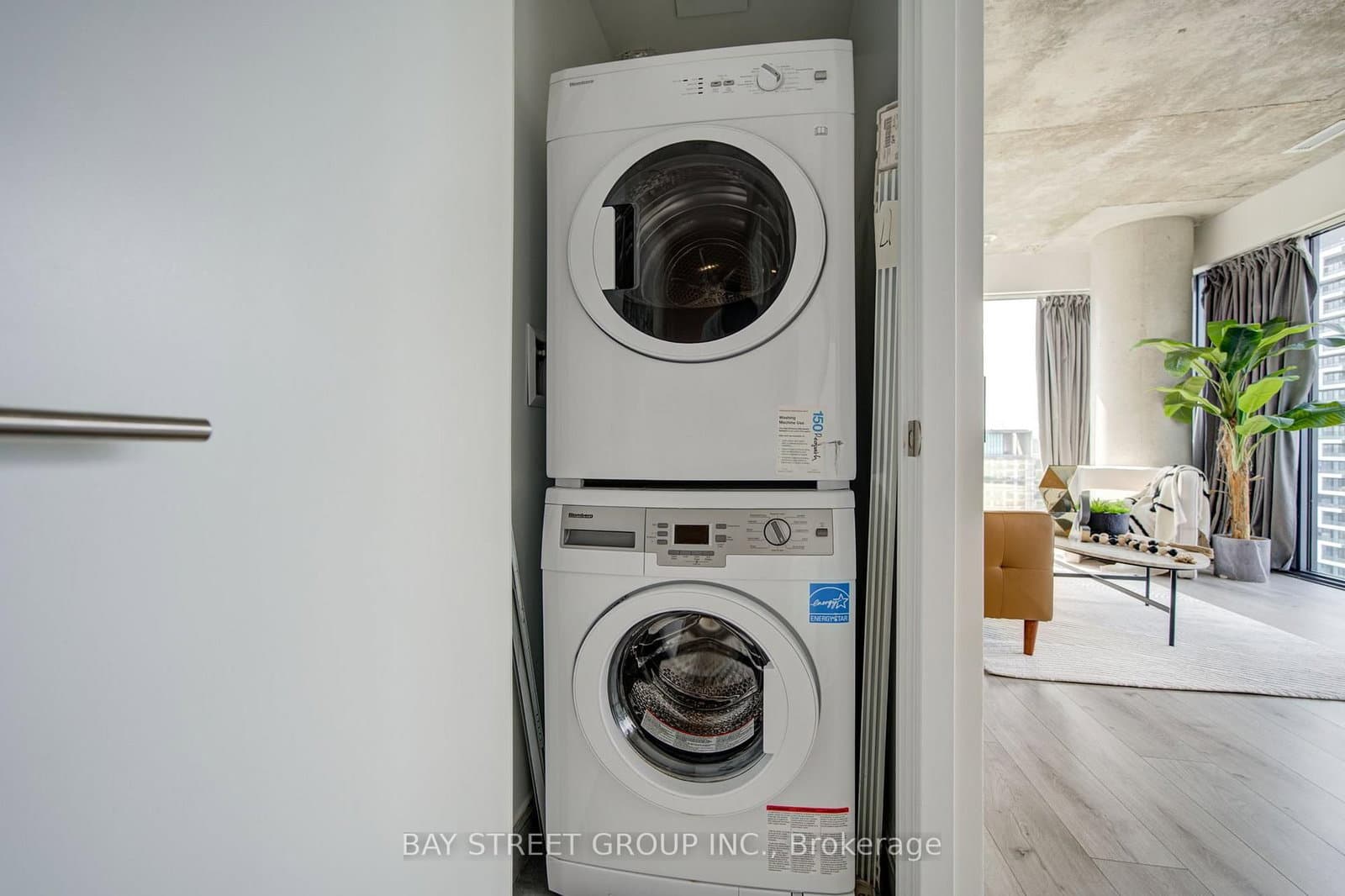 161 Roehampton Avenue, Unit 3303 thumbnail 34