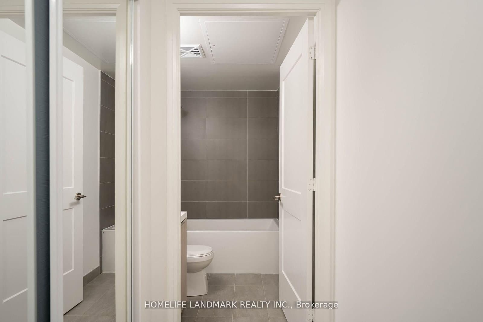 8 Widmer Street, Unit 601 thumbnail 3