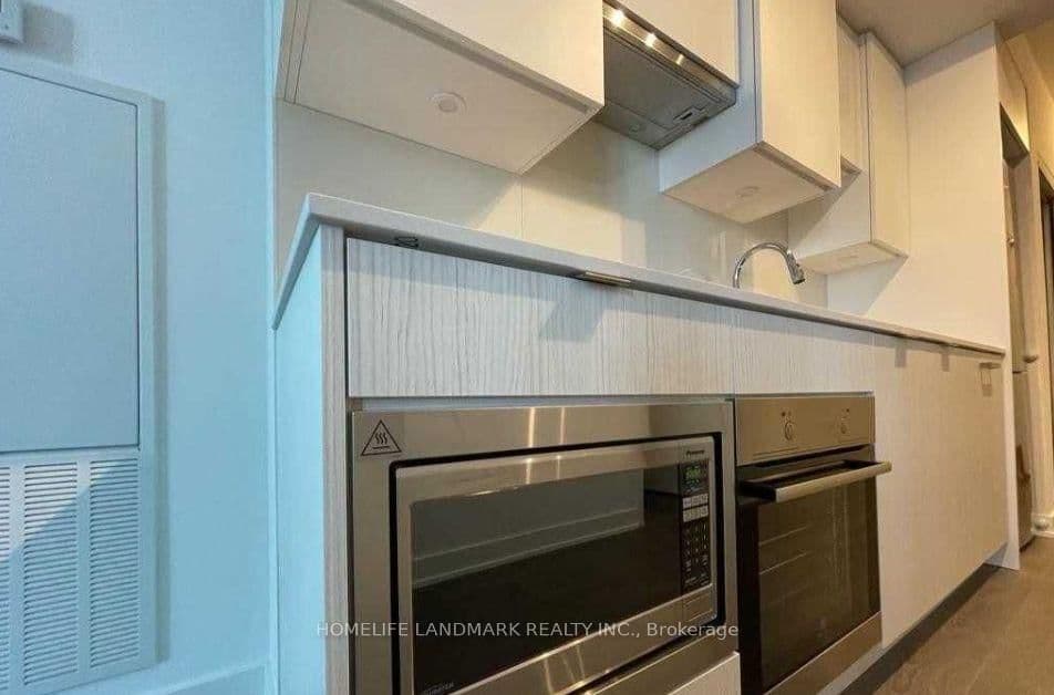 99 Broadway Avenue, Unit 1205 thumbnail 3