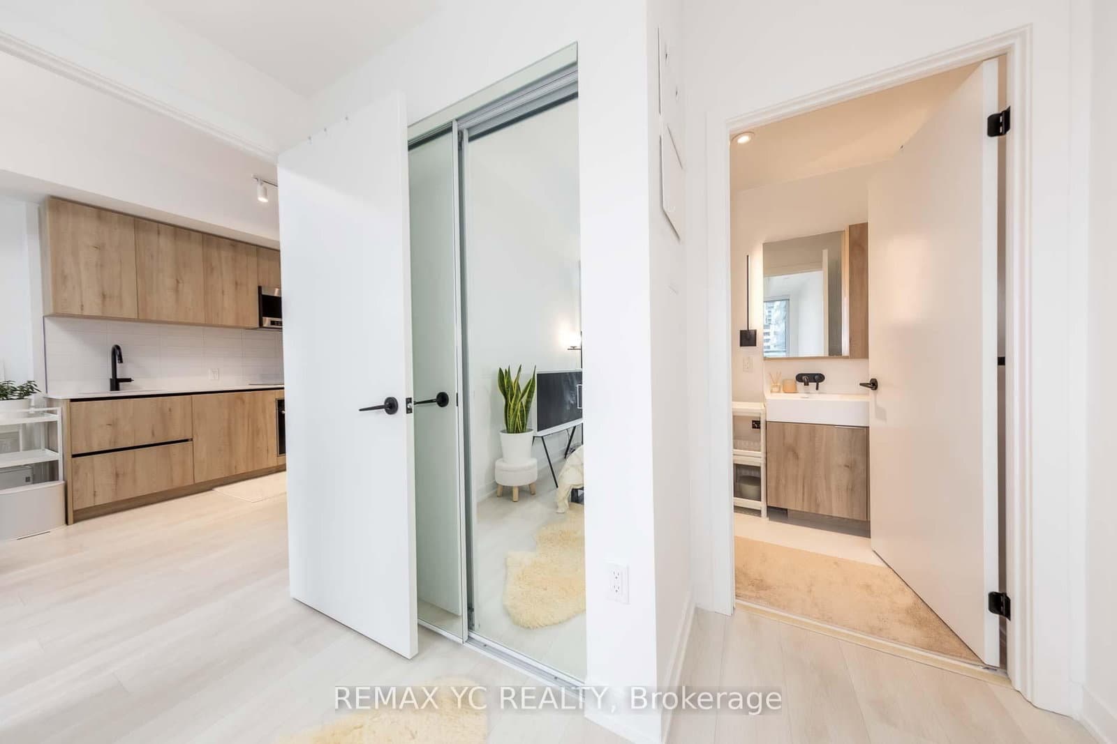 117 Broadway Avenue, Unit 703 thumbnail 16