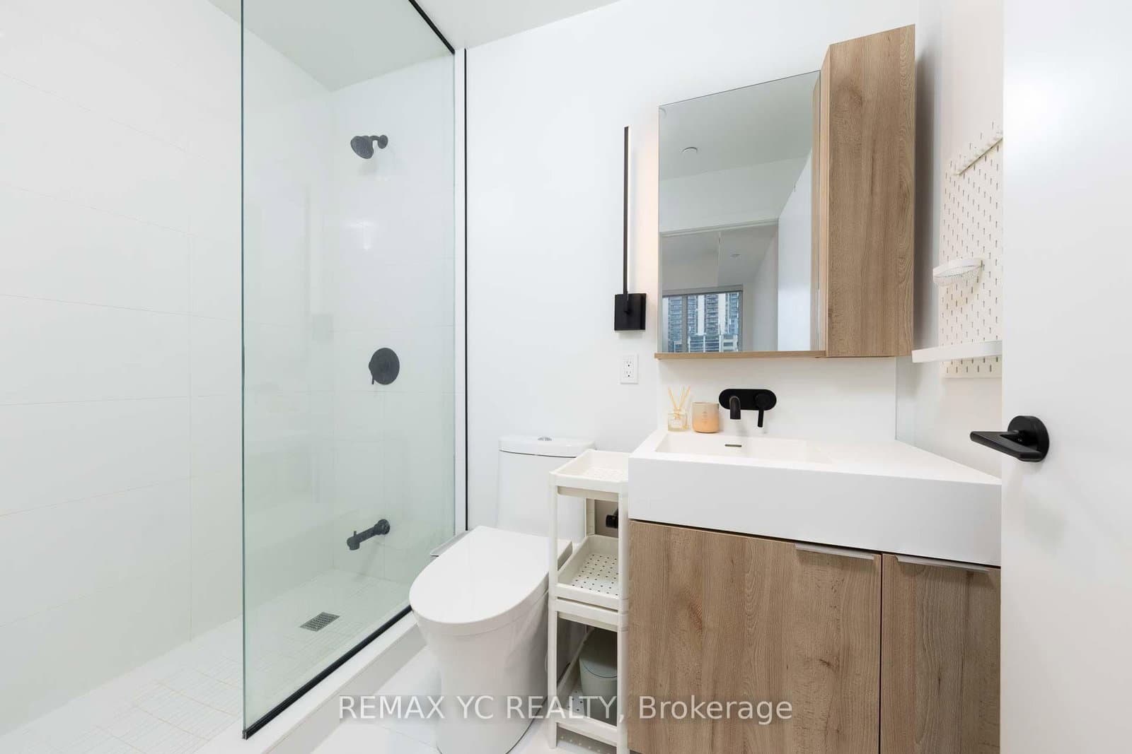 117 Broadway Avenue, Unit 703 thumbnail 17