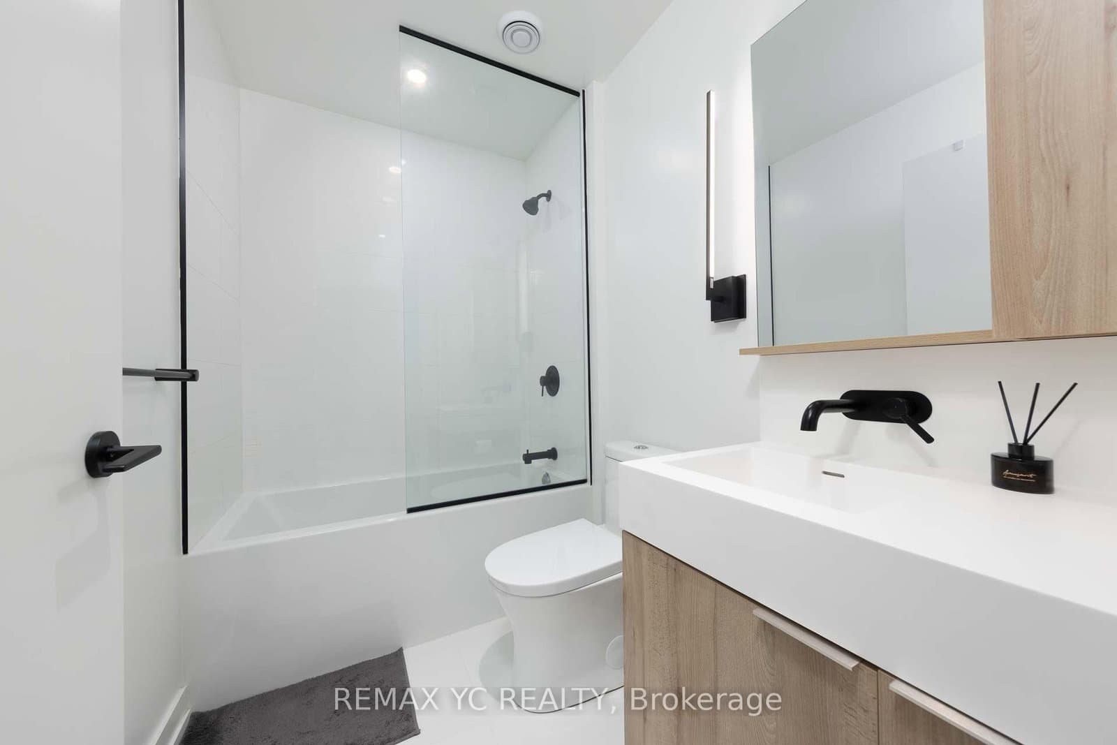 117 Broadway Avenue, Unit 703 thumbnail 19