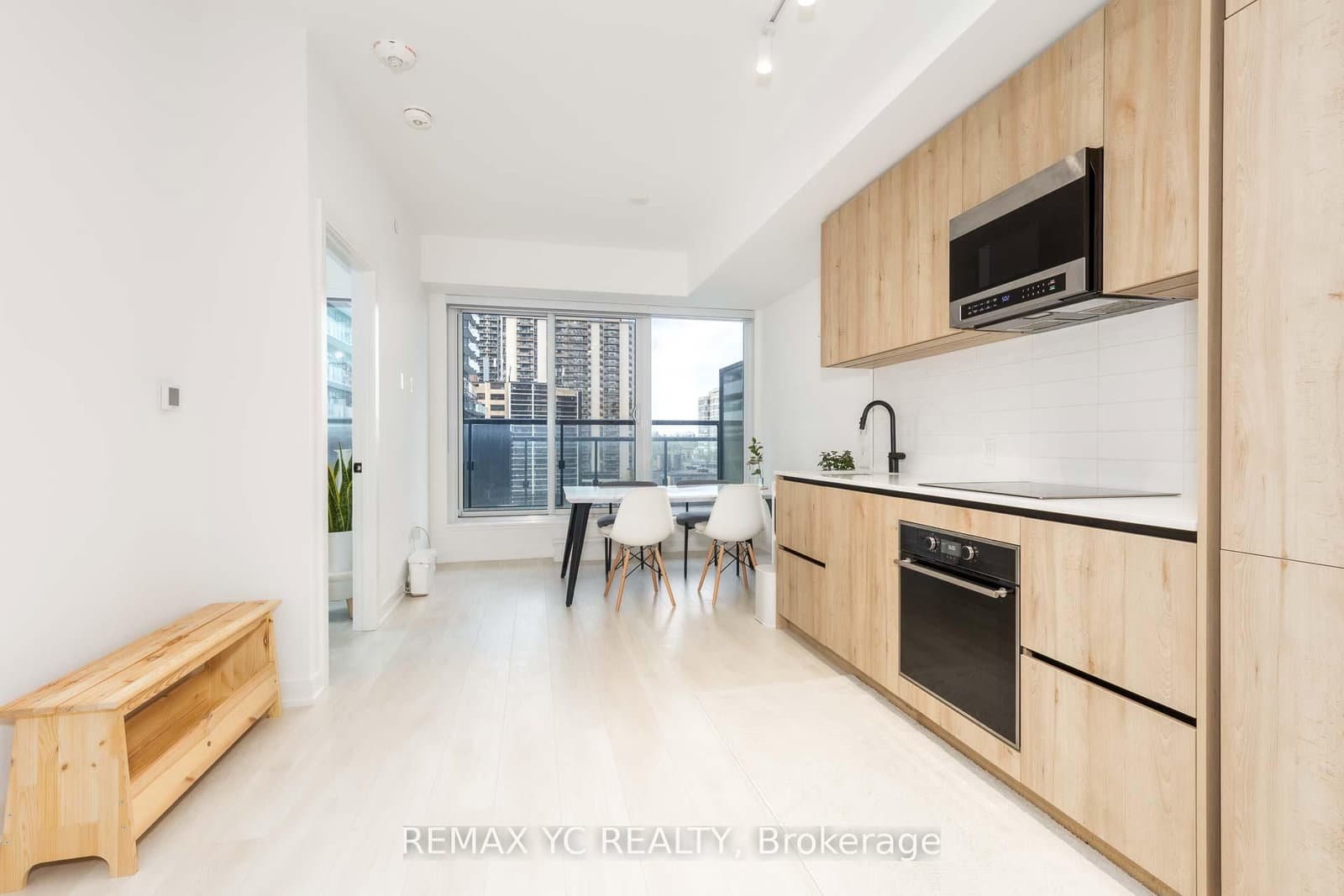 117 Broadway Avenue, Unit 703 thumbnail 3