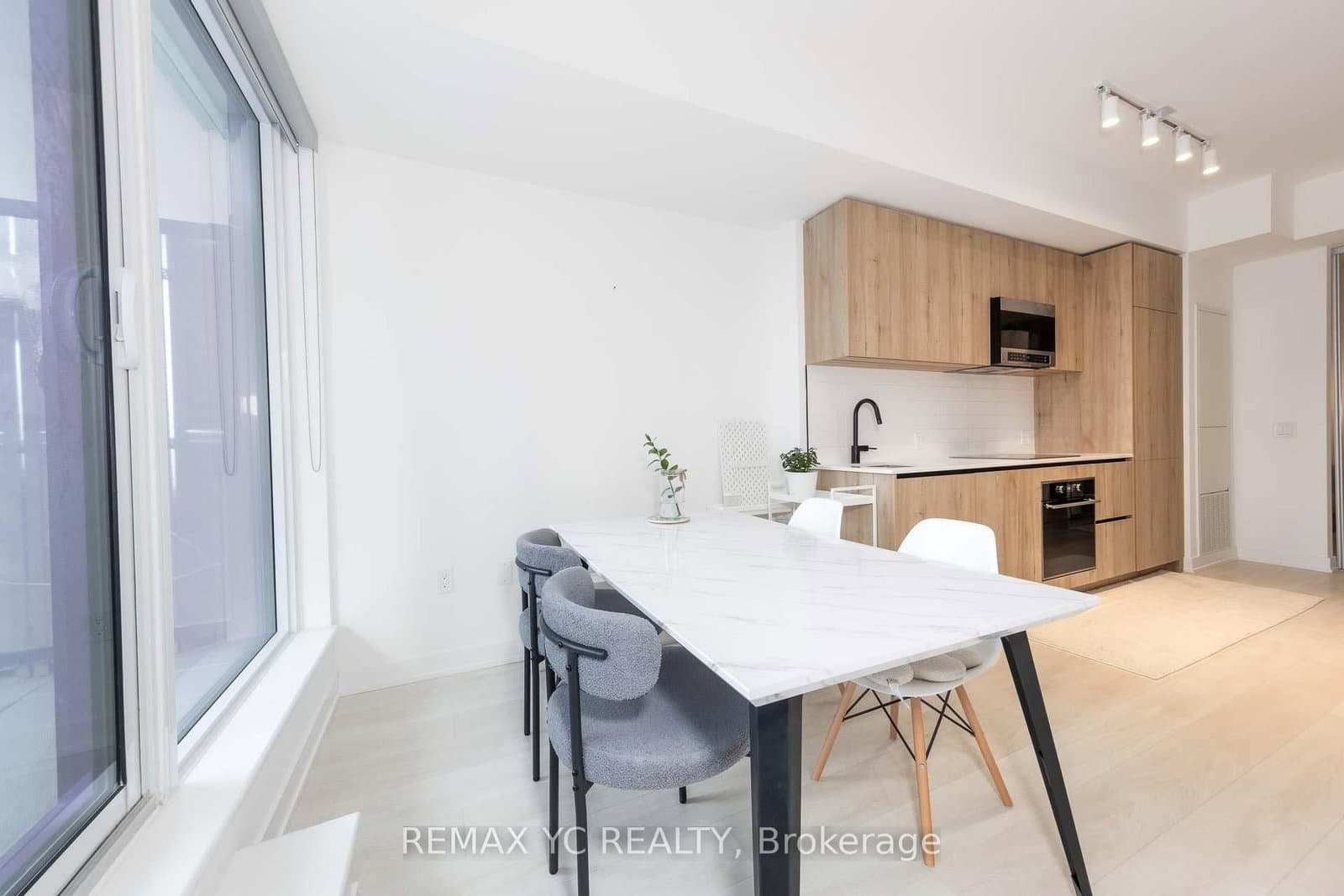 117 Broadway Avenue, Unit 703 thumbnail 5