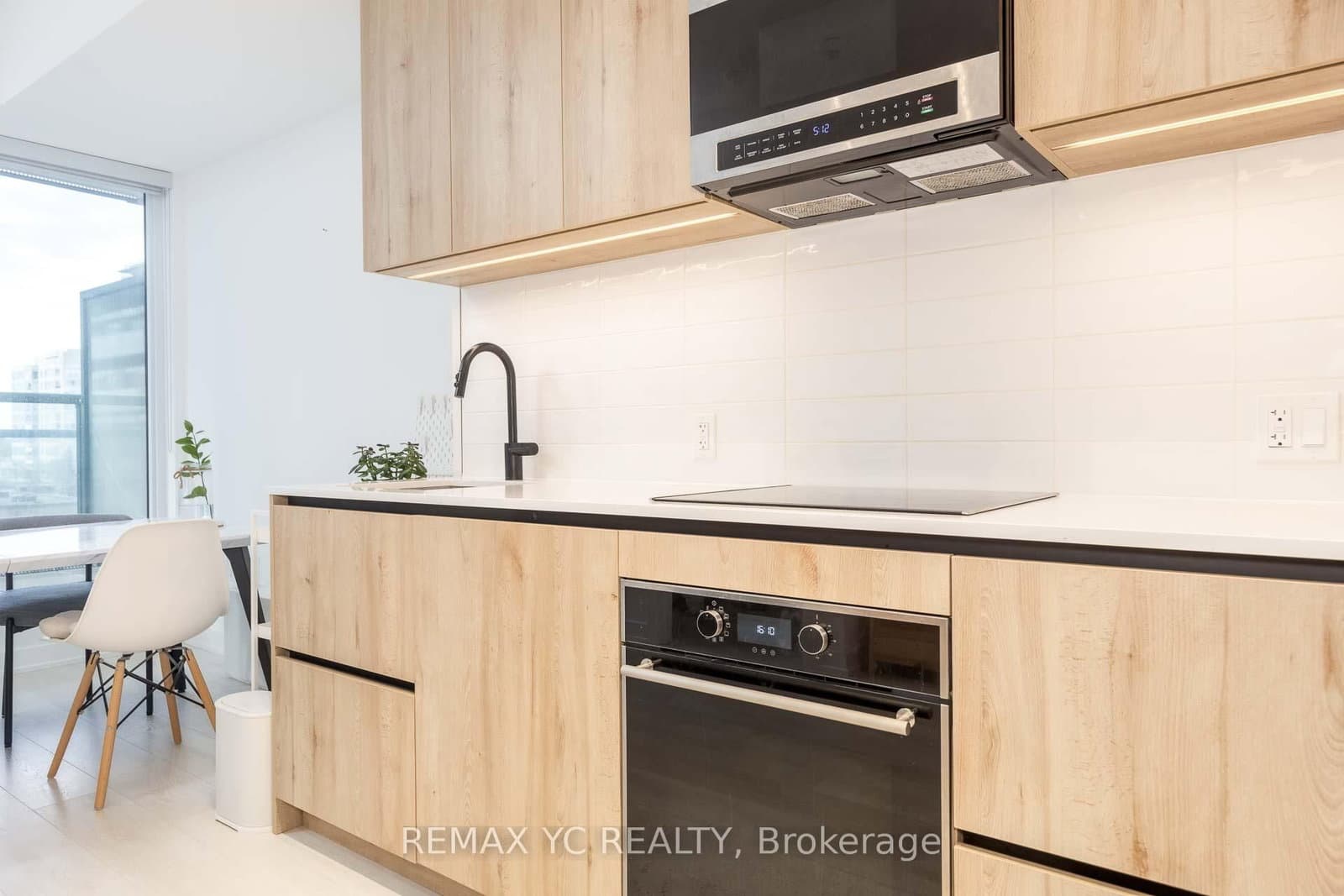 117 Broadway Avenue, Unit 703 thumbnail 8