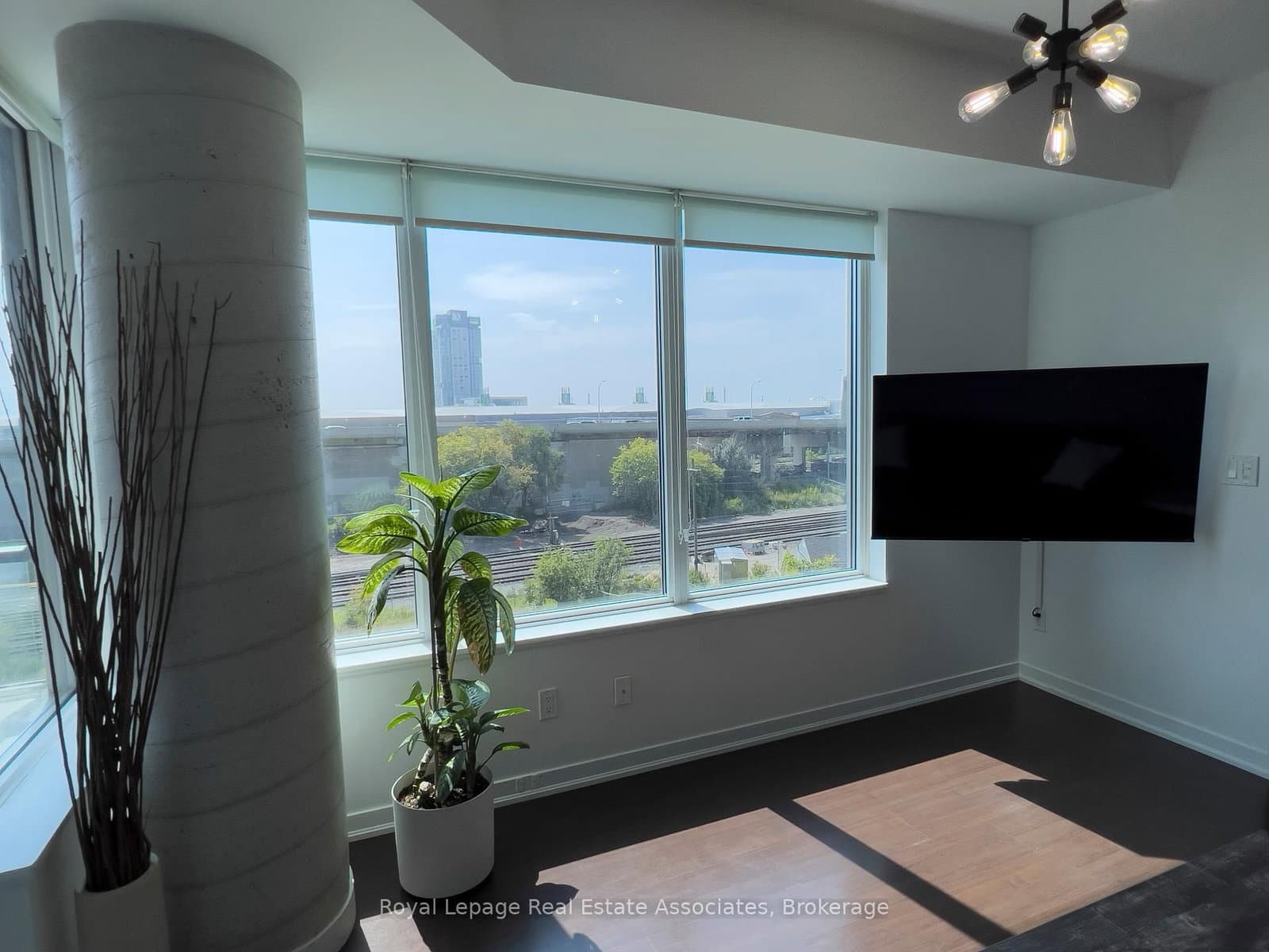 55 East Liberty Street, Unit 410 thumbnail 8
