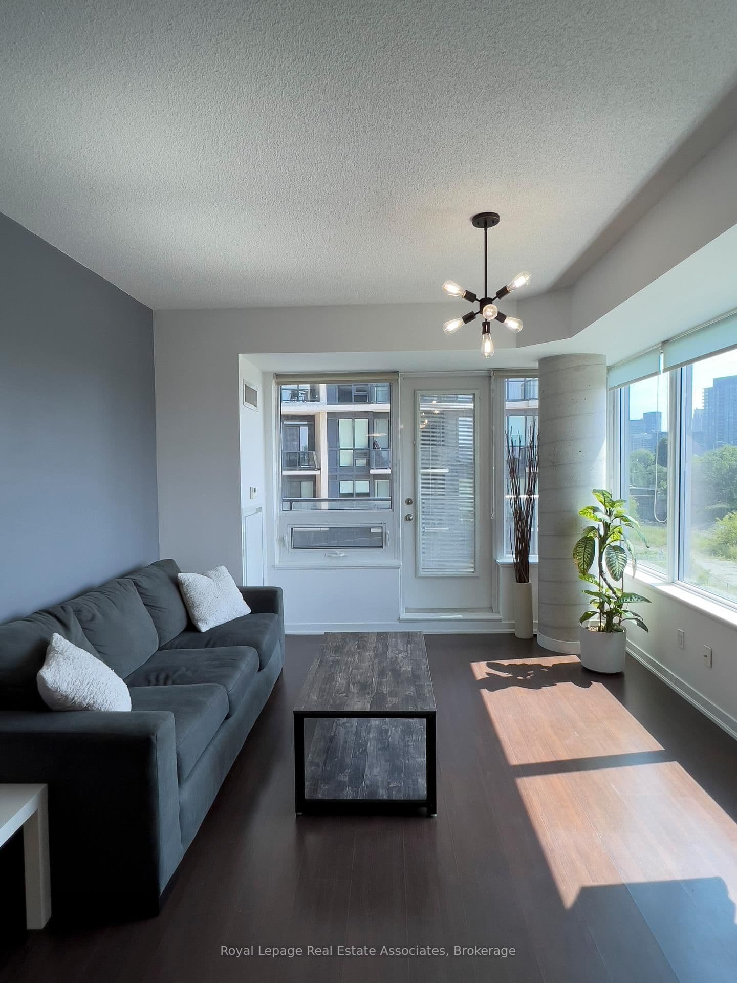 55 East Liberty Street, Unit 410 thumbnail 9
