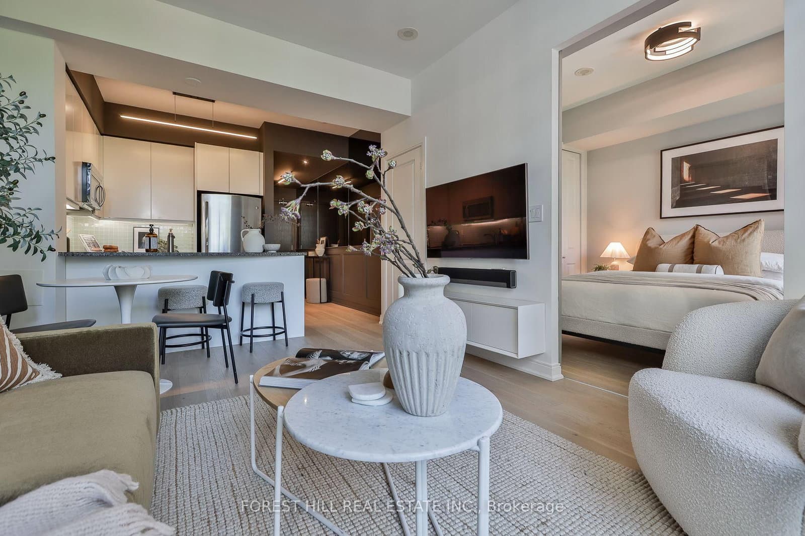 21 Scollard Street, Unit 512 thumbnail 12