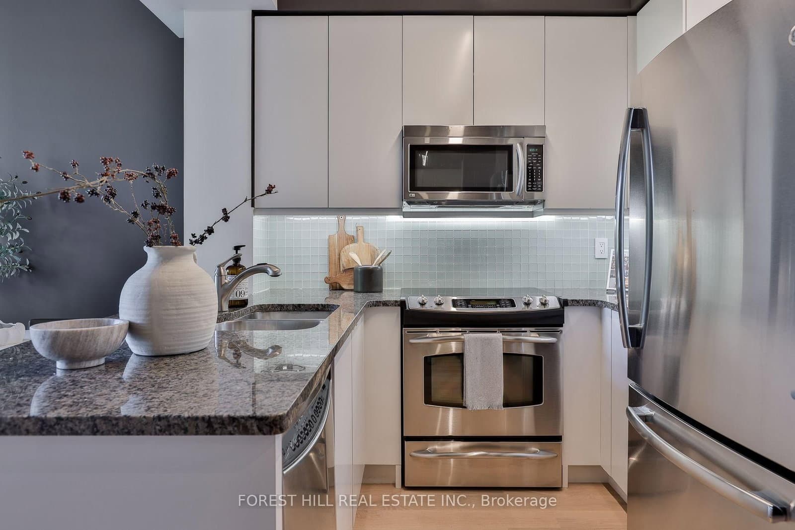 21 Scollard Street, Unit 512 thumbnail 14