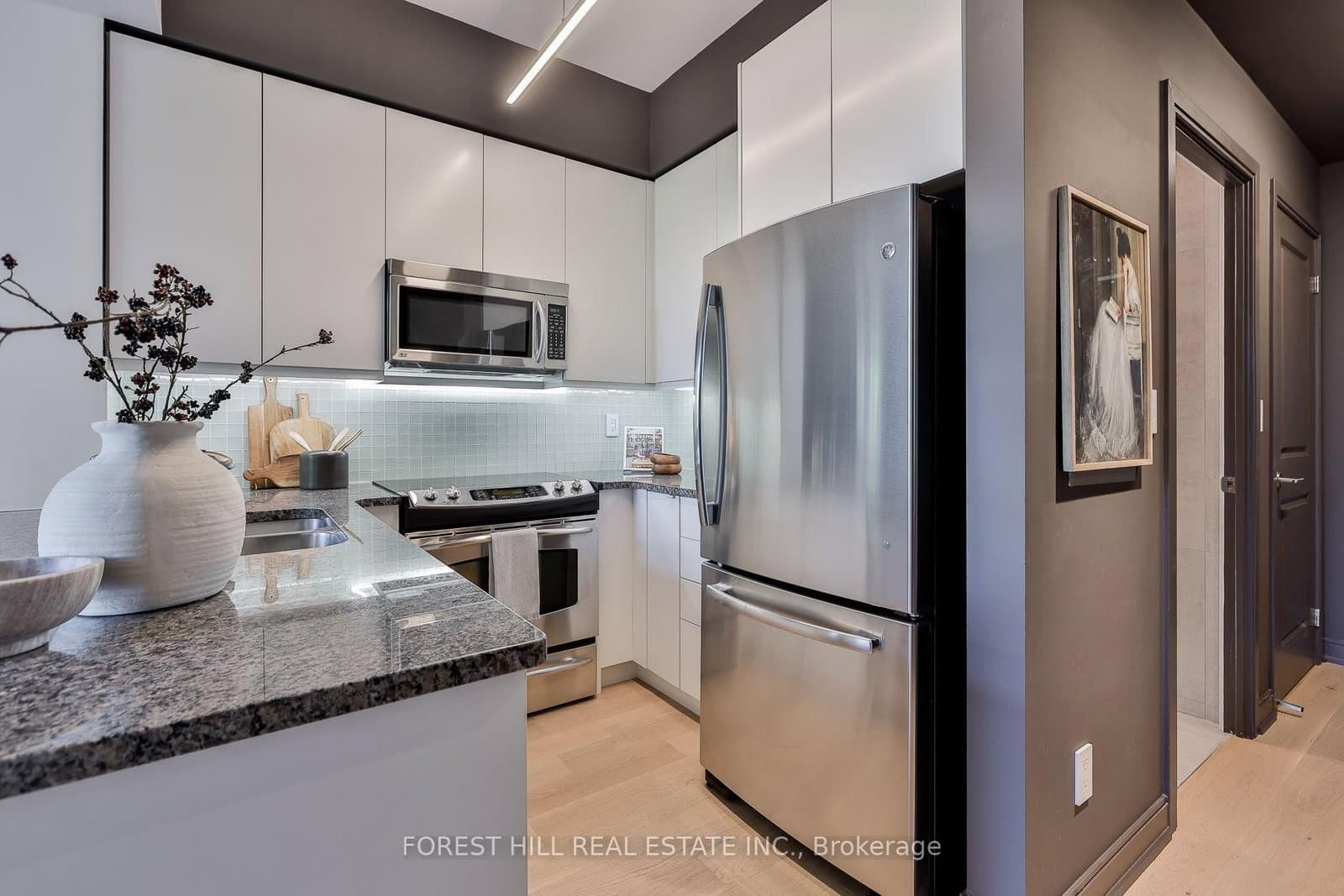 21 Scollard Street, Unit 512 thumbnail 15