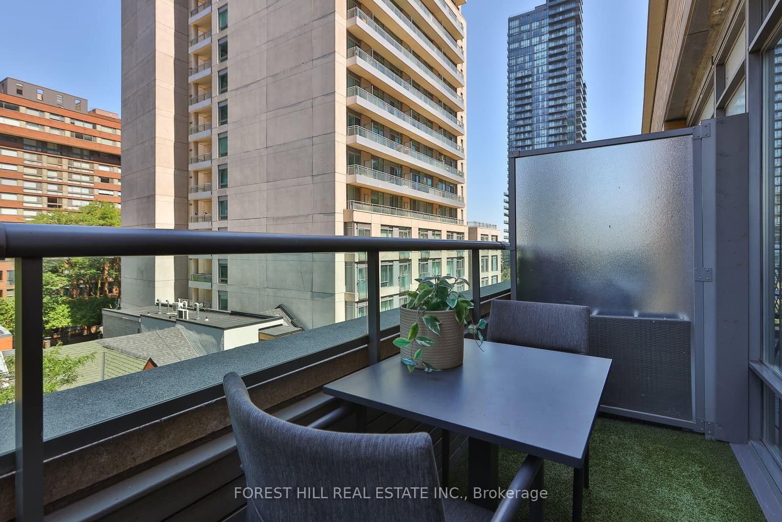 21 Scollard Street, Unit 512 thumbnail 32