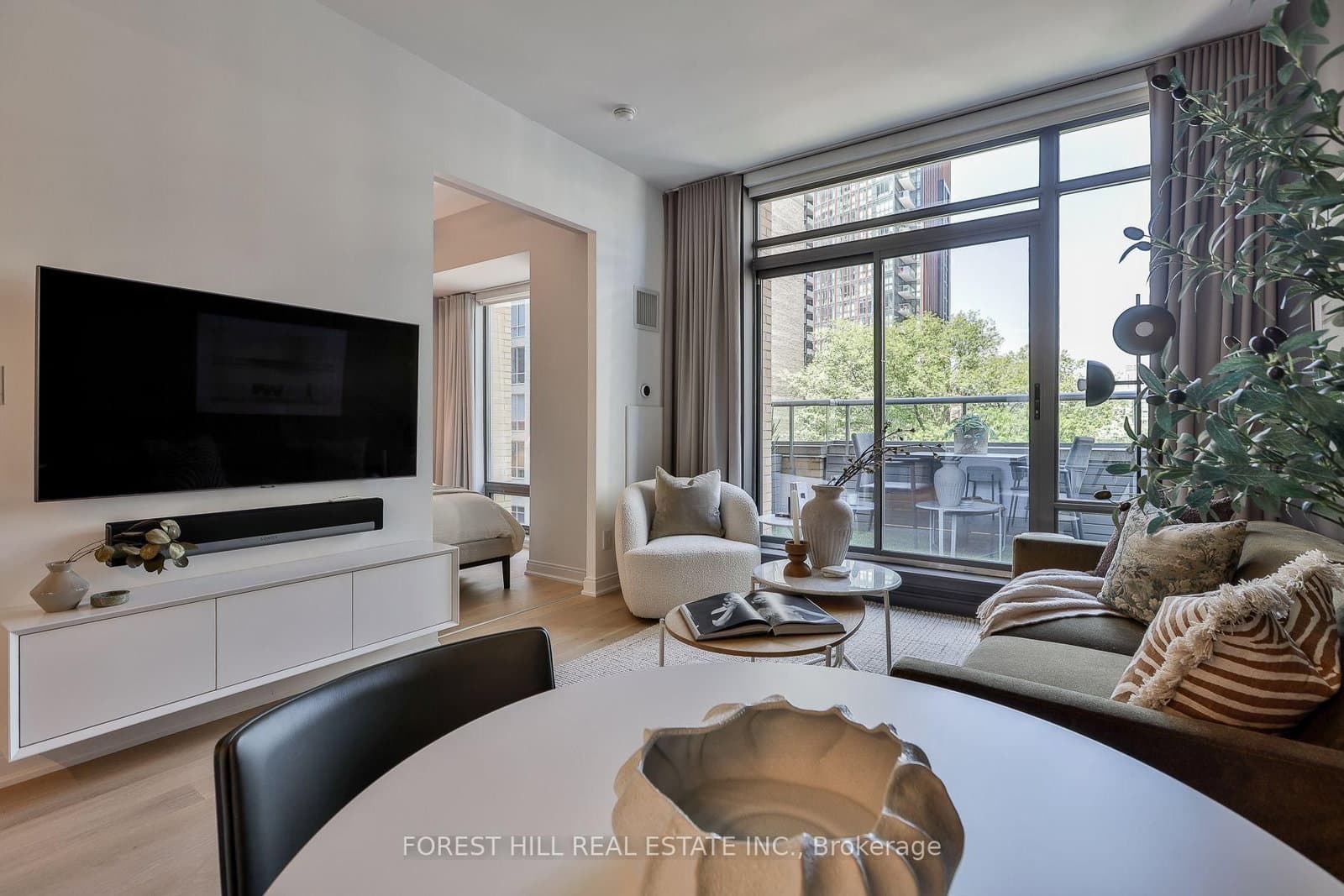 21 Scollard Street, Unit 512 thumbnail 9