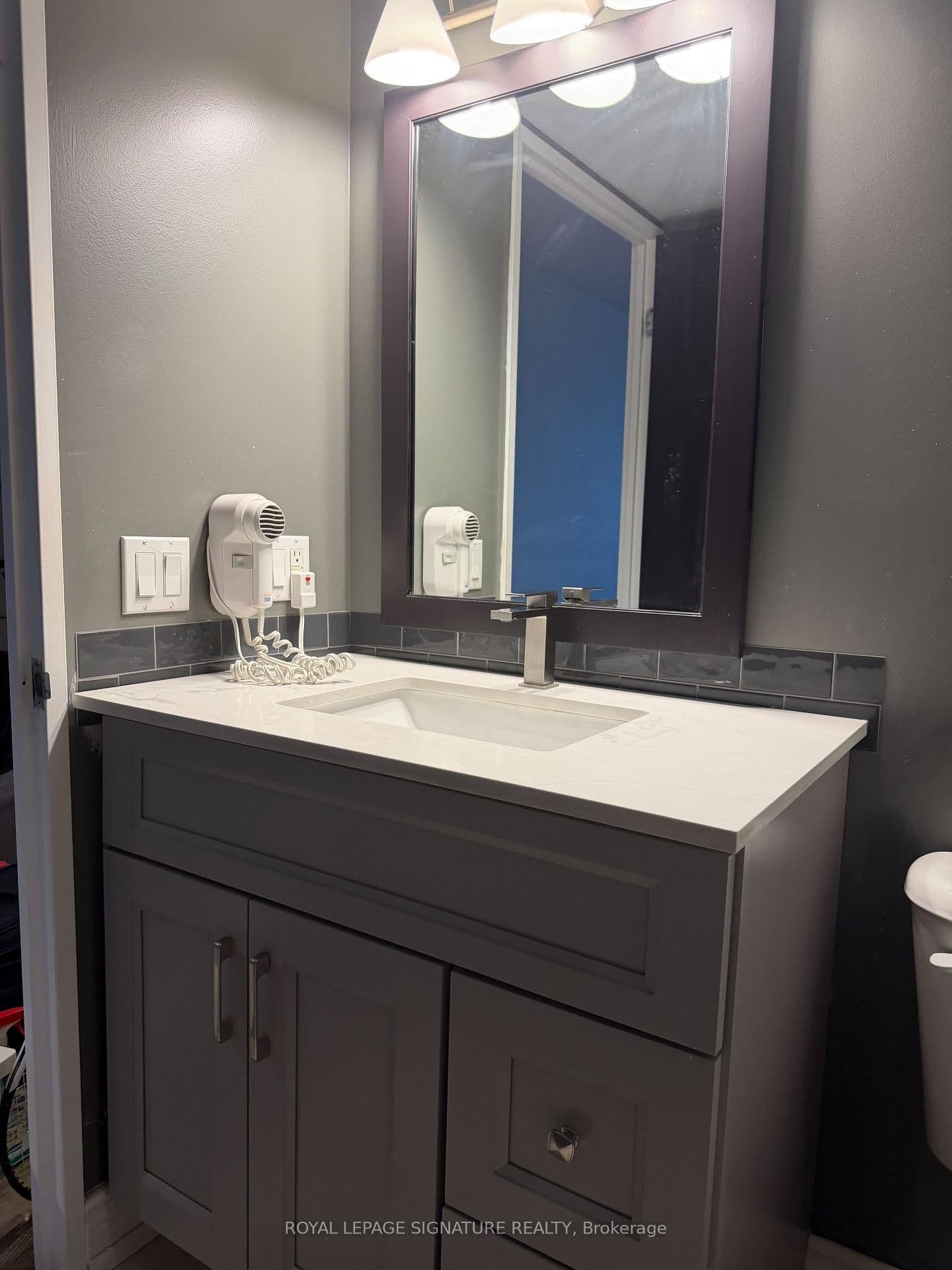 33 Sheppard Avenue E, Unit 2210 thumbnail 15