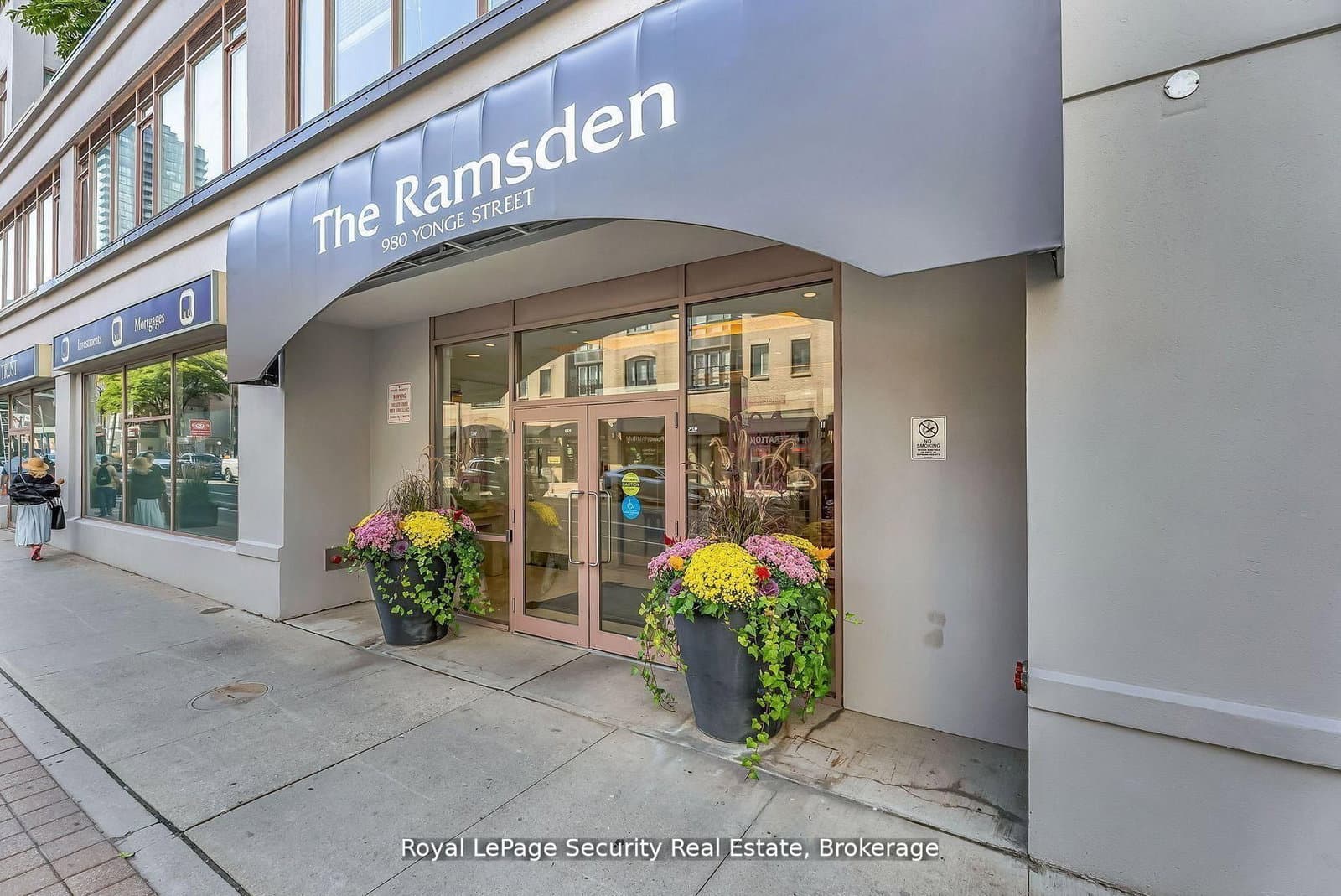980 Yonge Street, Unit 403 thumbnail 2