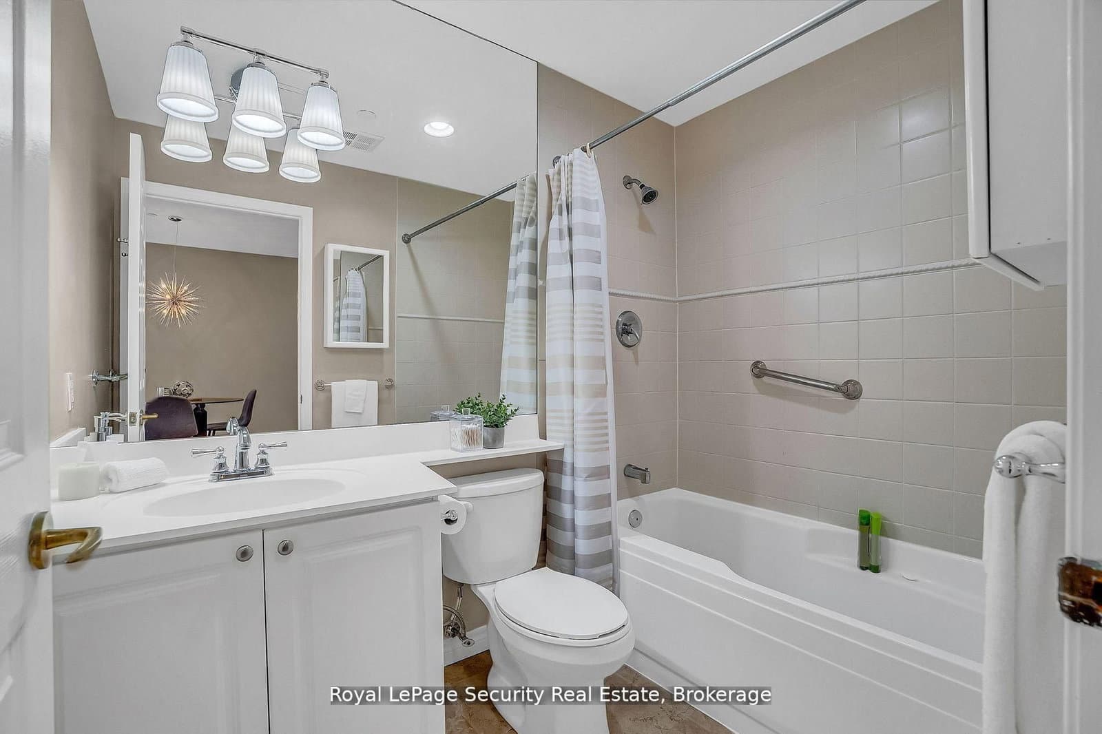 980 Yonge Street, Unit 403 thumbnail 23