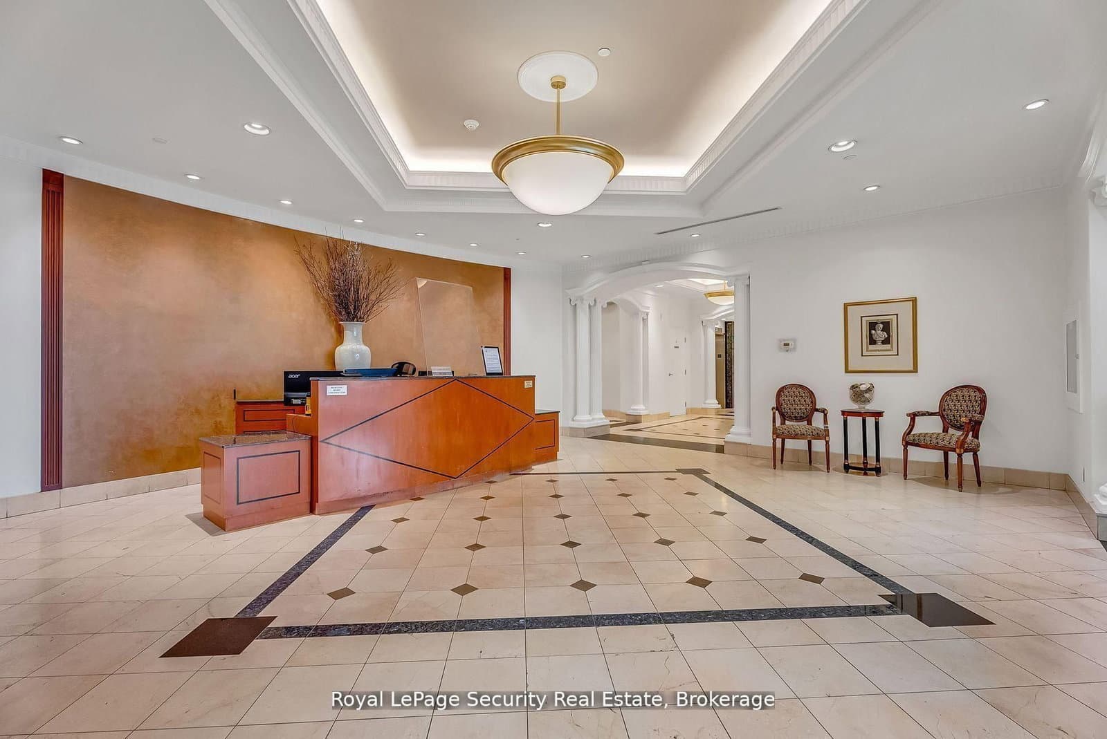 980 Yonge Street, Unit 403 thumbnail 3