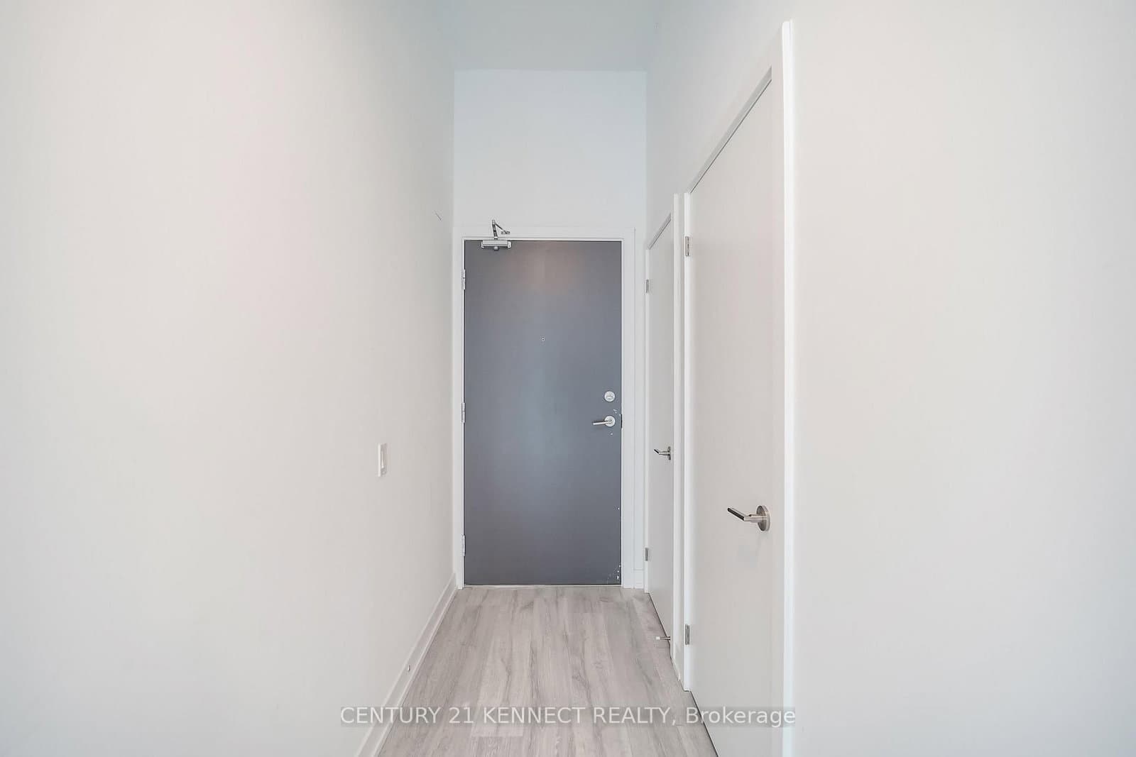 7 Golden Lion Heights, Unit 826 thumbnail 14