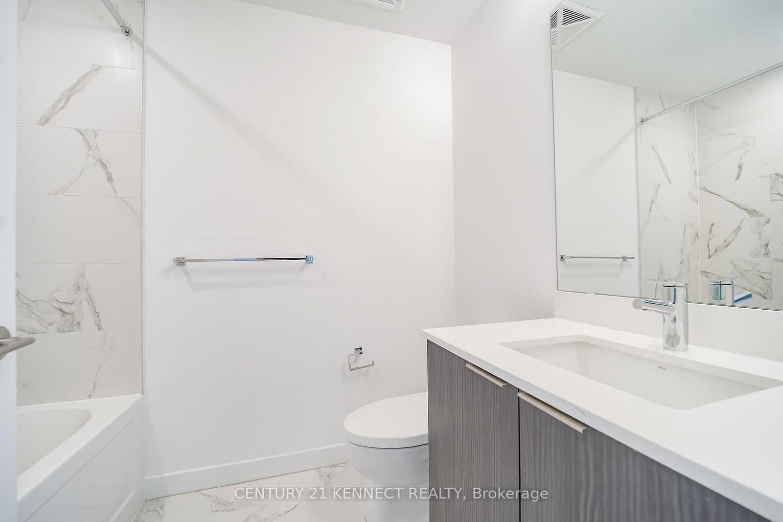 7 Golden Lion Heights, Unit 826 thumbnail 16