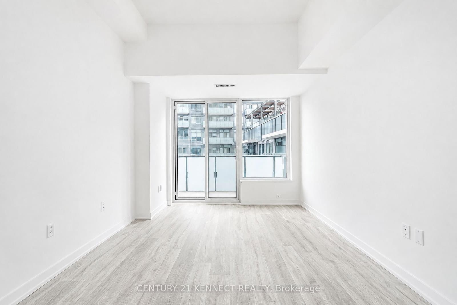 7 Golden Lion Heights, Unit 826 thumbnail 19