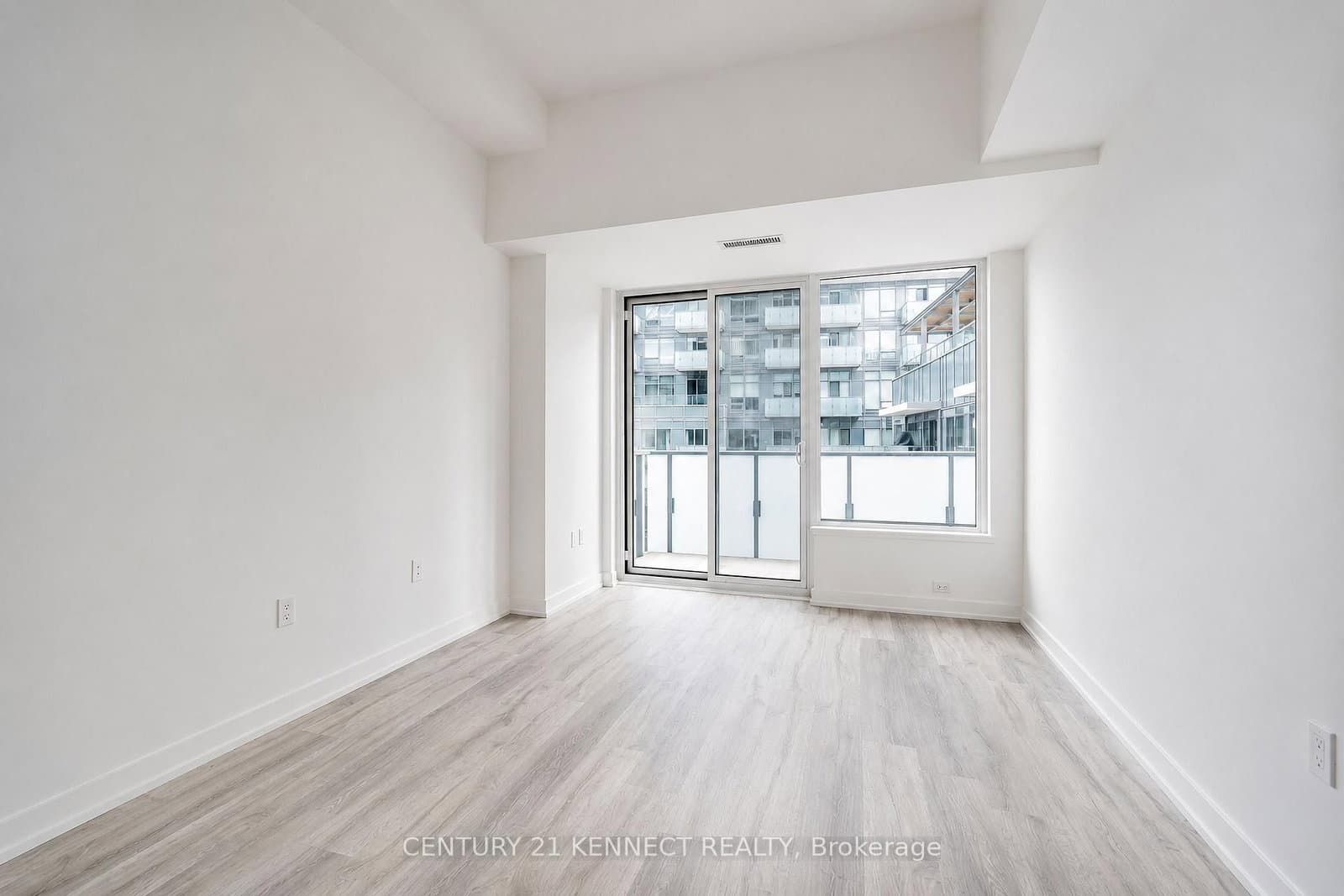 7 Golden Lion Heights, Unit 826 thumbnail 20