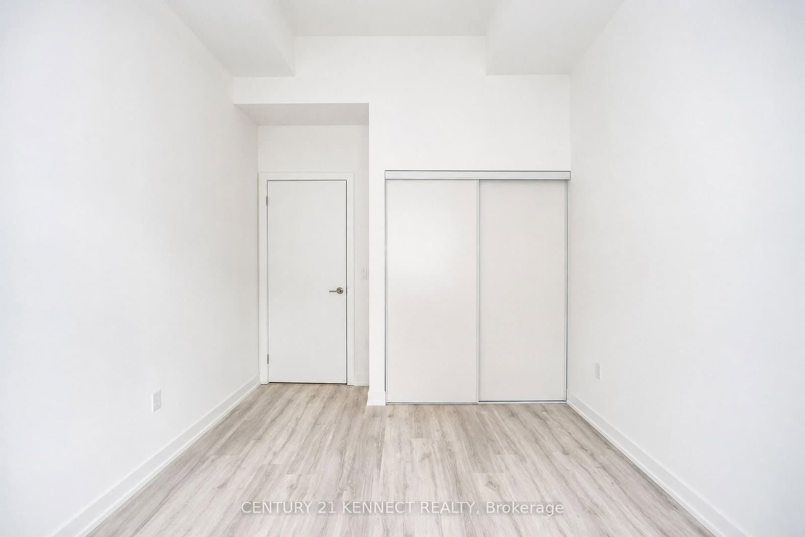 7 Golden Lion Heights, Unit 826 thumbnail 26