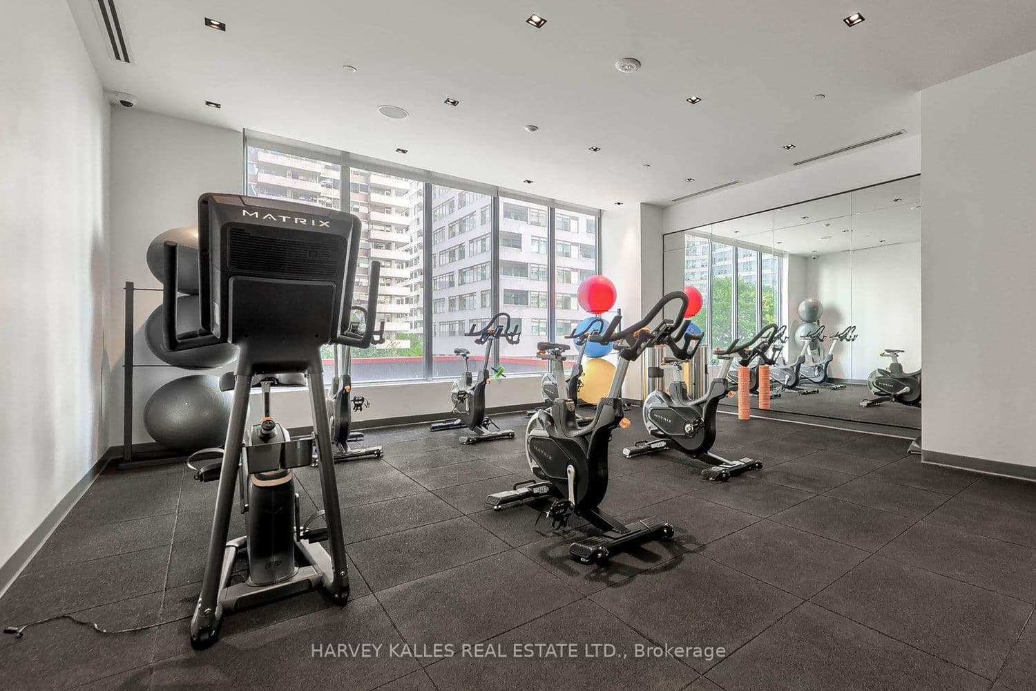 50 Dunfield Avenue, Unit LPH19 thumbnail 29