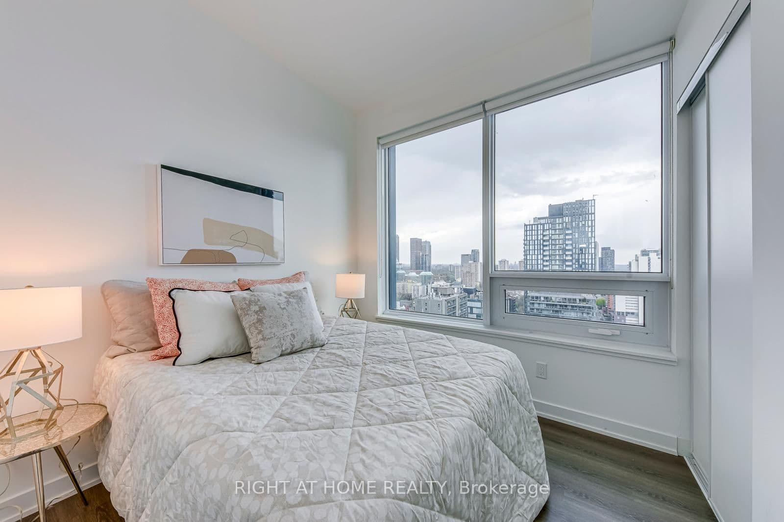 8 Wellesley Street W, Unit 3112 thumbnail 25