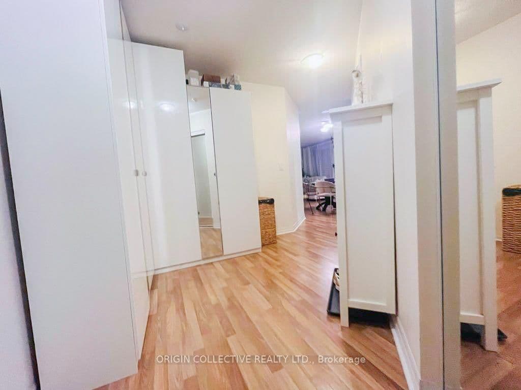 12 Yonge Street, Unit 602 thumbnail 4