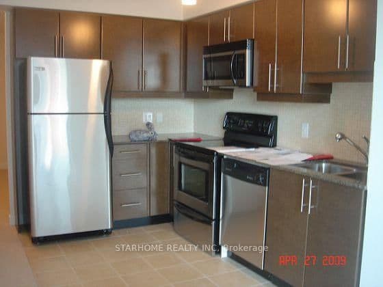 18 Harbour Street, Unit 706 thumbnail 5