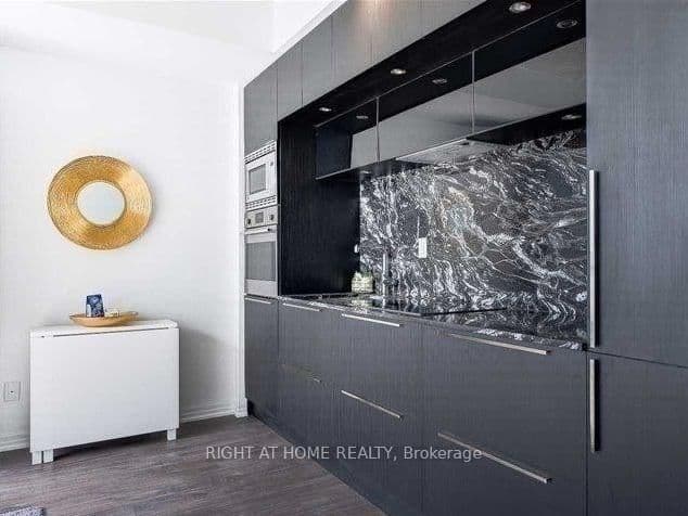 88 Blue Jays Way, Unit 1111 thumbnail 11
