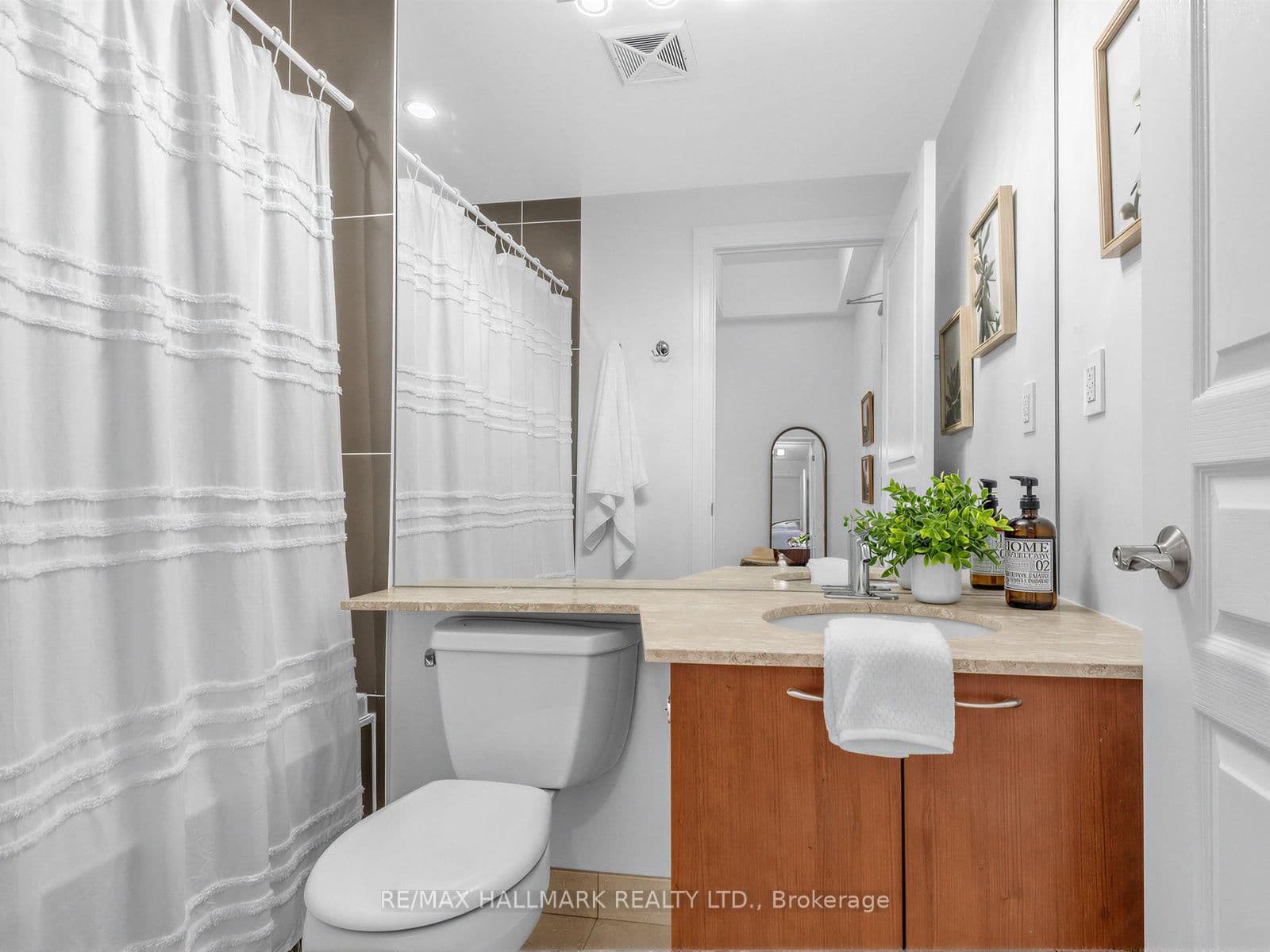 777 Steeles Avenue W, Unit LPH3 thumbnail 23