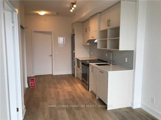 128 Fairview Mall Drive, Unit 707 thumbnail 3