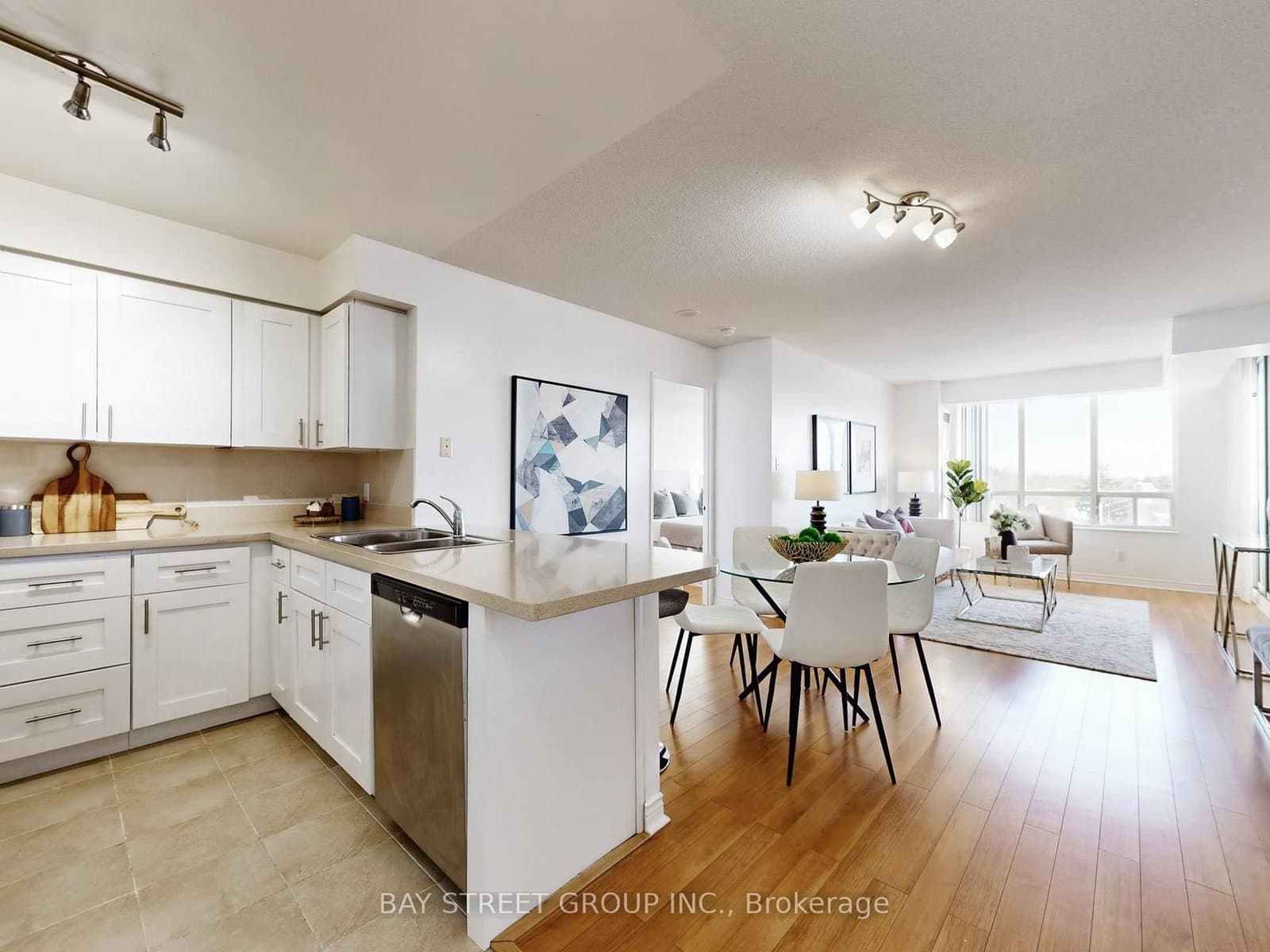 260 Doris Avenue, Unit 906 thumbnail 21