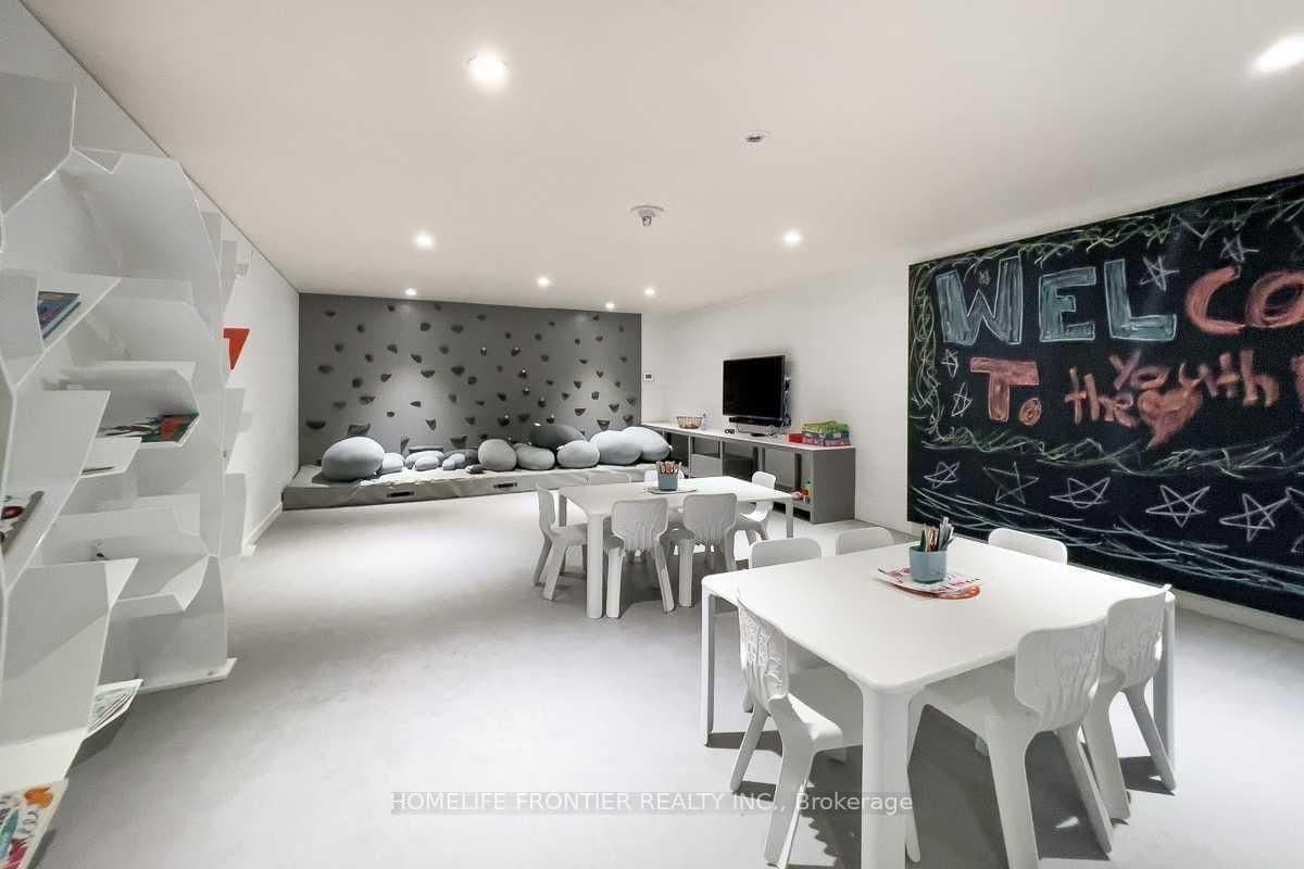 8 Hillsdale Avenue E, Unit 744 thumbnail 16