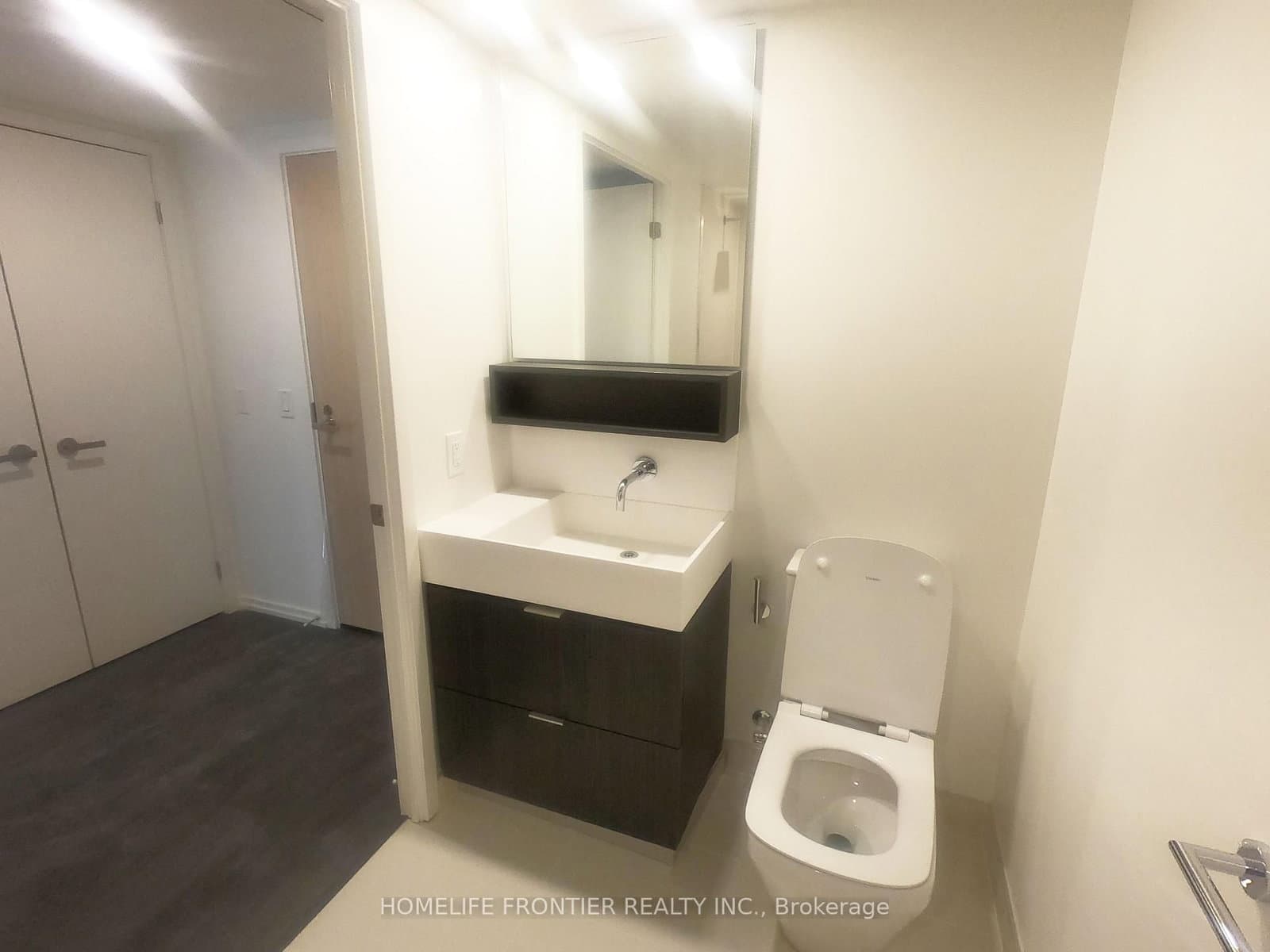 8 Hillsdale Avenue E, Unit 744 thumbnail 5